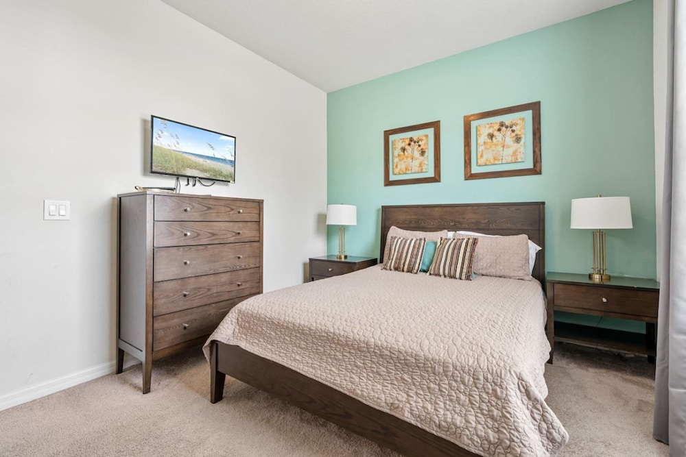 Spacious 5BR Villa w Private Pool Near Disney