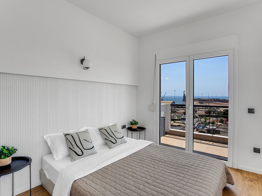 Sanders Arch - Compact 1-bdr Apt w Balcony view 4