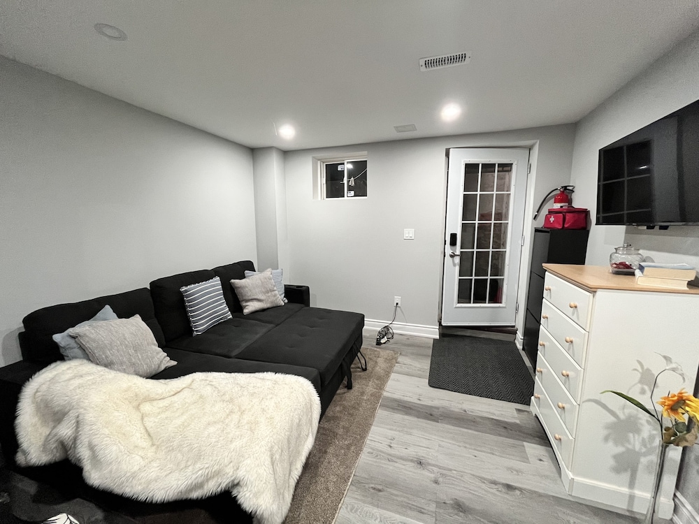 Toronto Vacations - Luxury 2 bedroom 2 full baths rooms - Property Image 1