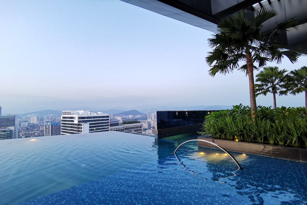 Eaton Residences KLCC SkyPool Sunset