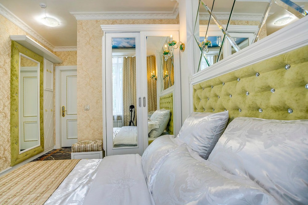 Golden Hotel
