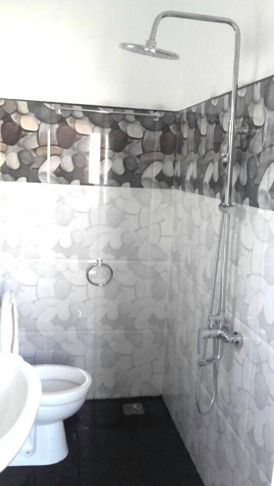 Araliya White House