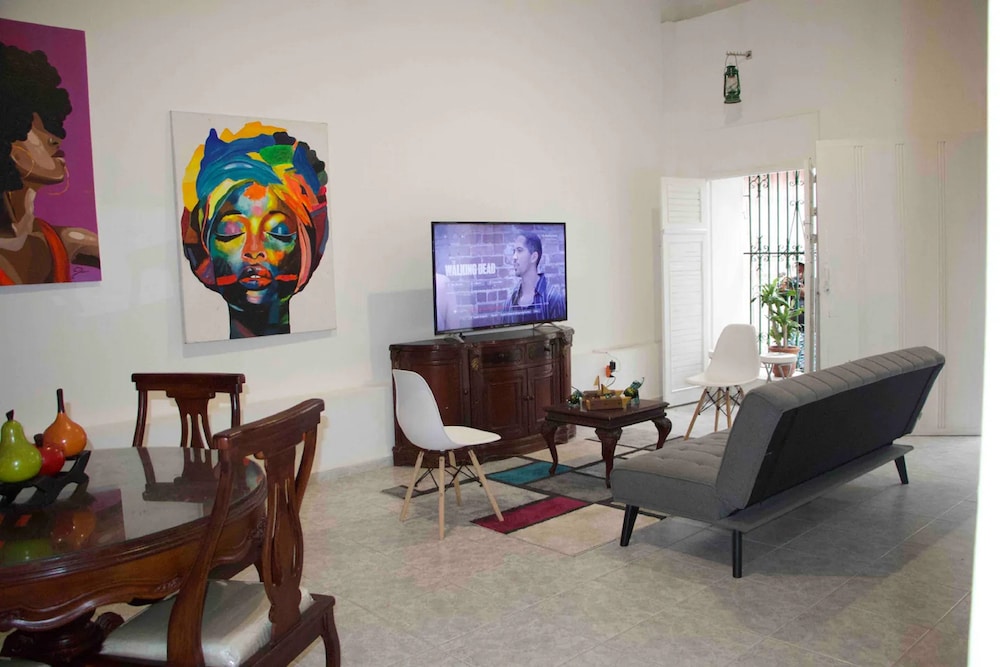 Stylish House With Beautiful Galleries In Gethsemane With Jacuzzi