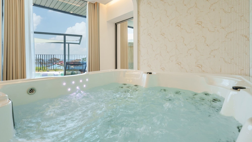 Gyeongju The Moon Aurora Pool Villa