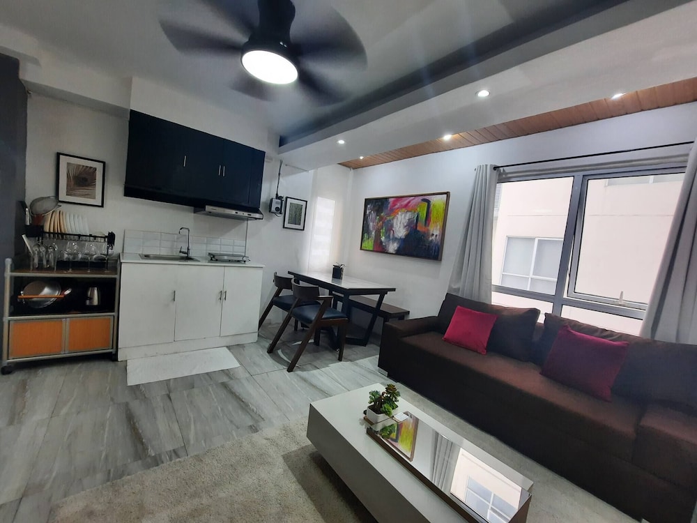 L1 Twin Bed Staycation in Bonifacio Global City