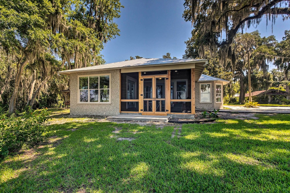 Private Dock + Fire Pit: Riverfront Darien Cottage view 3