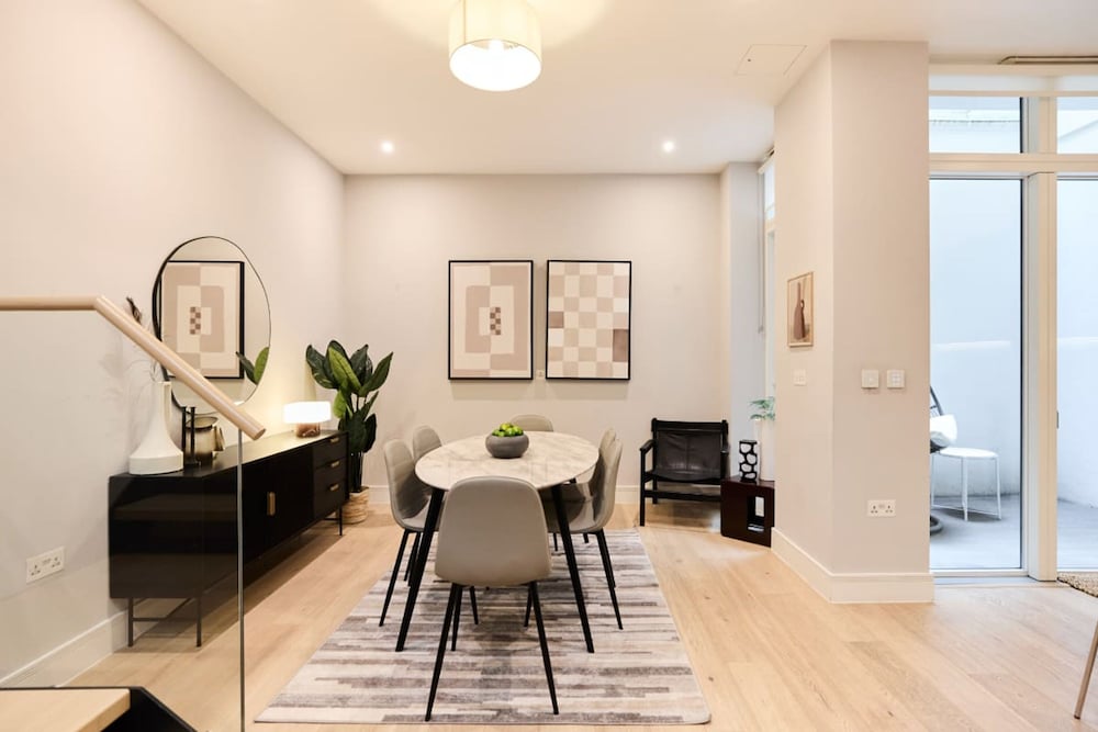 The Avery Hideout - Spacious 3bdr House With Rooftop Terrace