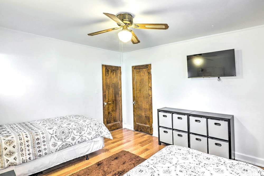 Charming Milwaukee Retreat ~ 5 Mi to Downtown view 3