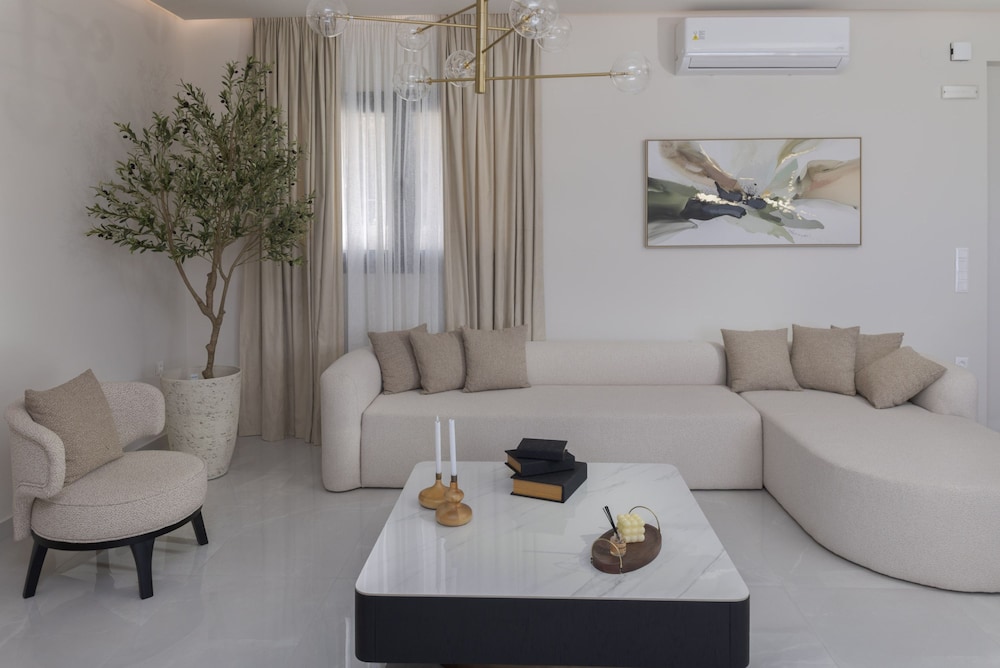 Elira Luxury Villa - With Private Pool