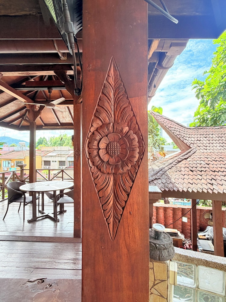 Serene Palm Heritage Tropical Villa
