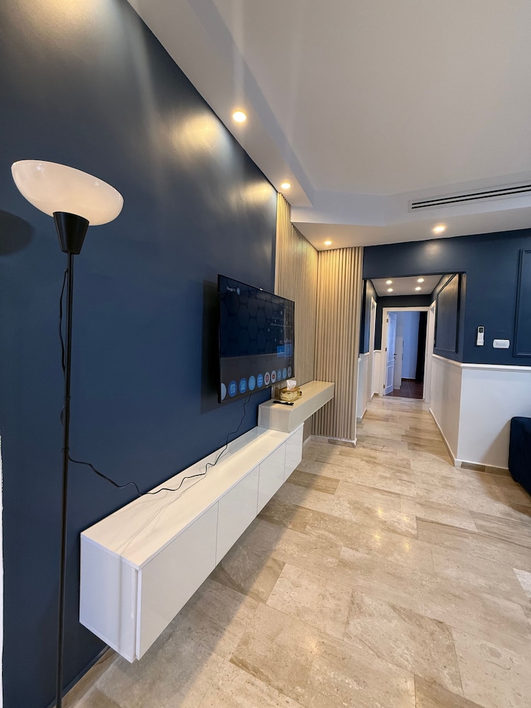 3bedroom Aprt of 200sqm Near Movenpick Hotel Amman
