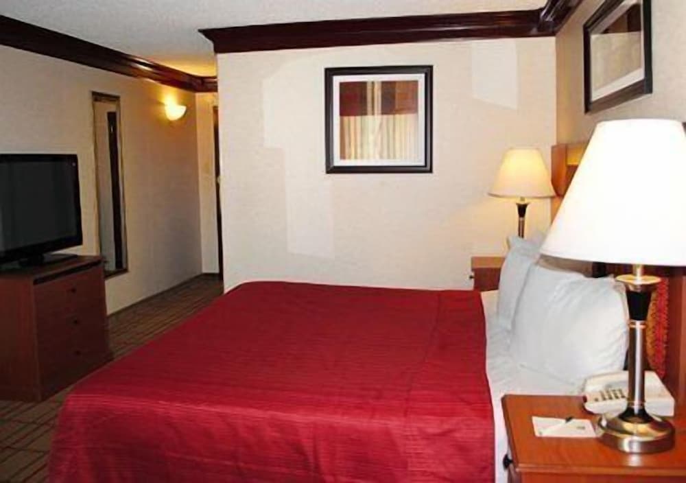 Brattleboro Vacations - Quality Inn  Conference Center - Property Image 50