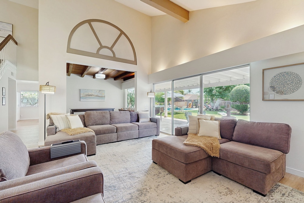 4BR Dog-friendly Home w/ Pool, Spa, Grill & A/C