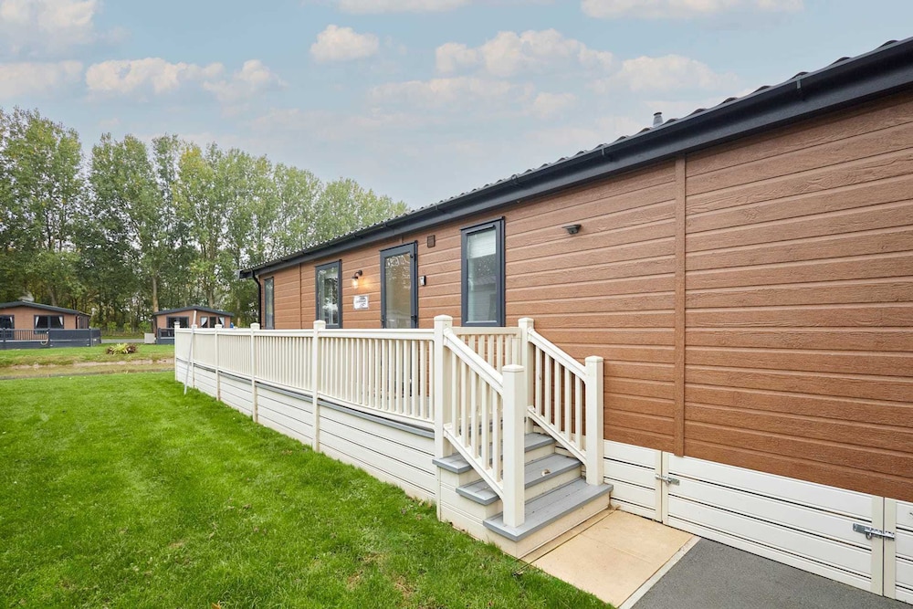Host Stay Water s Edge Lodge
