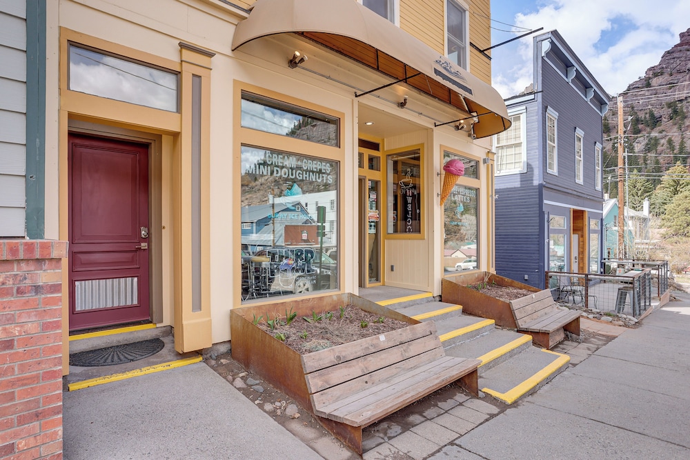 Walk to Hot Springs: Updated Retreat in Dtwn Ouray