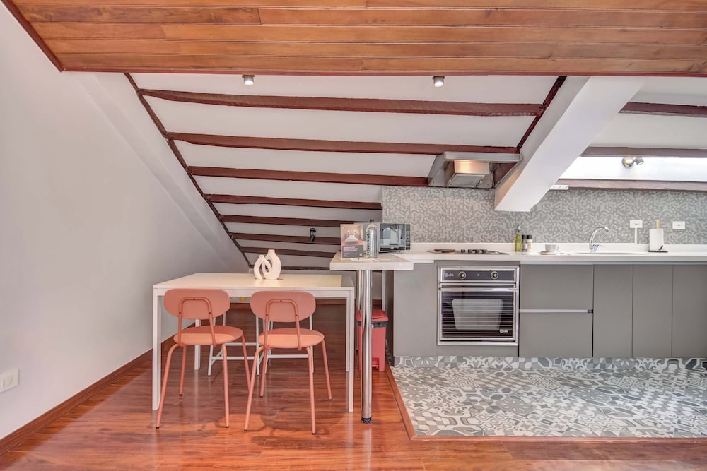 w Delightful 1BR With Terrace in Zona T