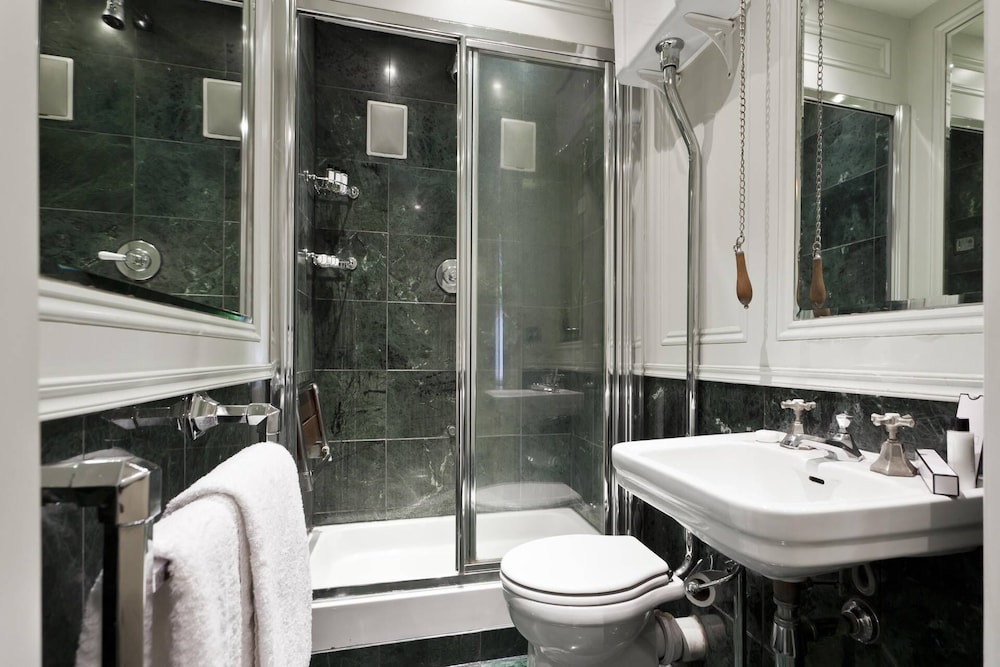 Gledhow Gardens by Onefinestay
