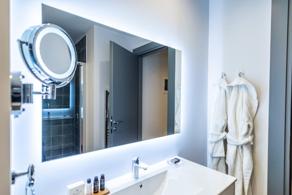 33 Solonos Suites