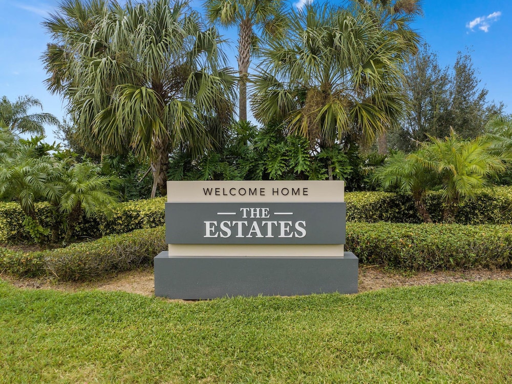 Legacy Park Villa 5BR Pool Near Disney