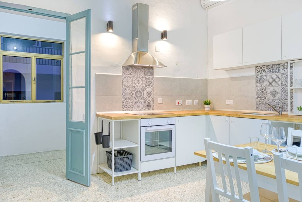 Lilly the Traditional Maltese Townhouse in Sliema