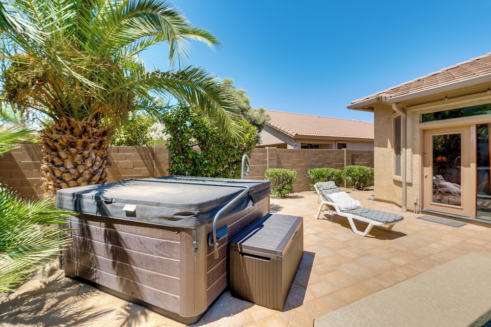 3 Mi to Harrah's Ak-chin Casino: Poolside Oasis!
