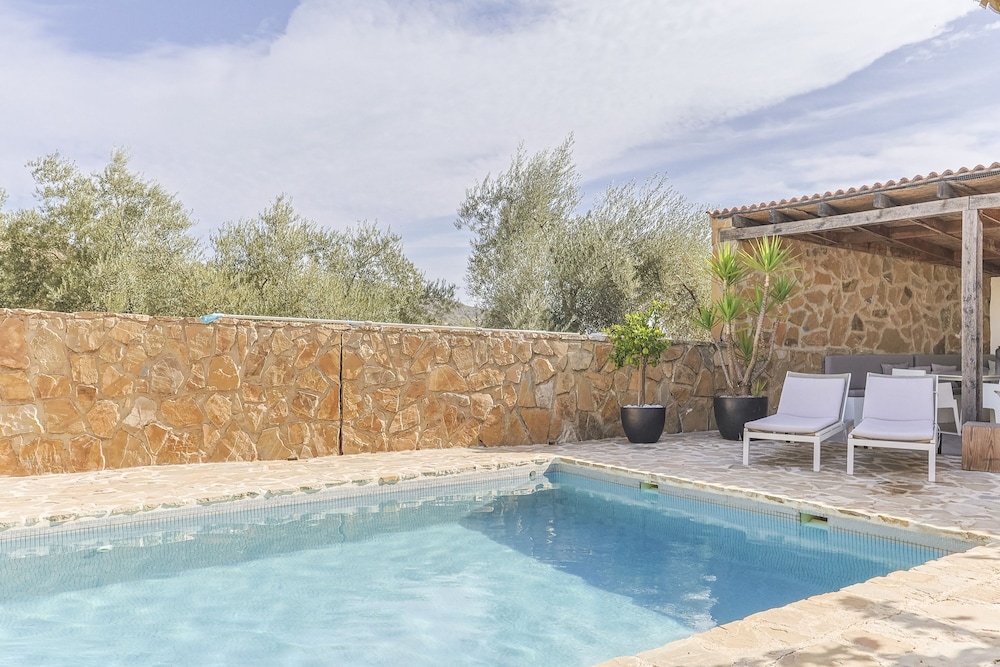 Casa Olivo in Izn jar