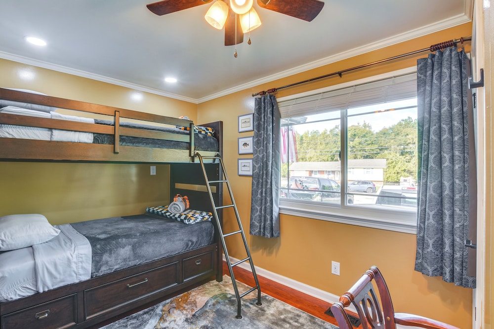 1 Mi to Fort Bragg: Family Home w/ Backyard