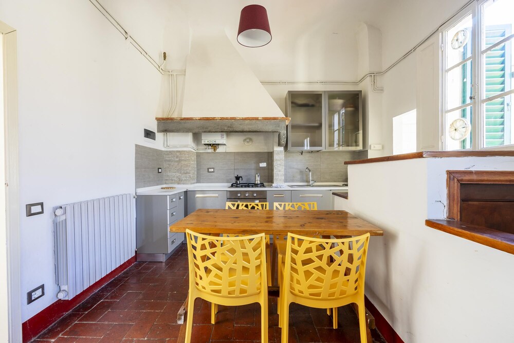 Cerchi 3 in Firenze With 2 Bedrooms and 1 Bathrooms