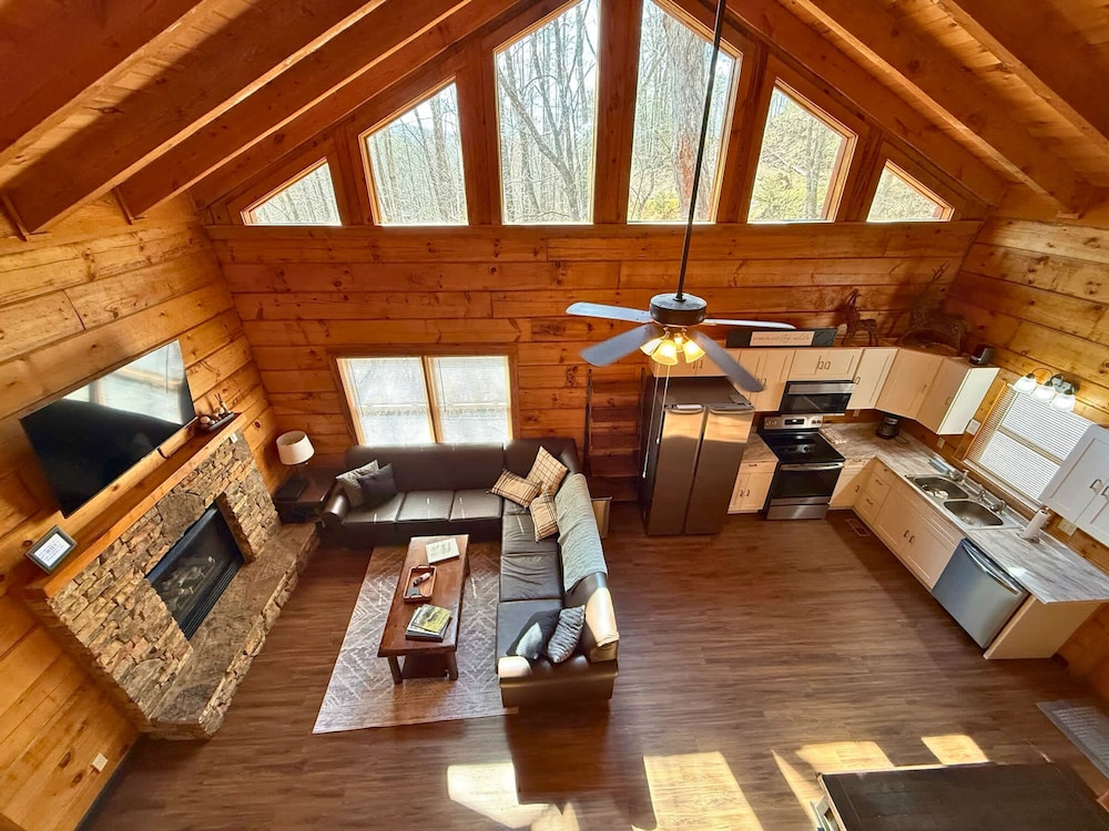 Hunter Hills Haven - Secluded Luxe Cabin Getaway With Mountain Views Spa Hot Tub Game Room