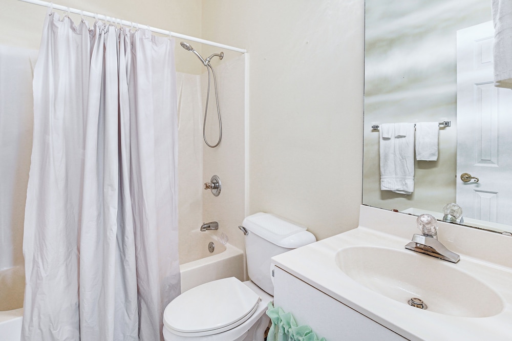 6 Mi to Myrtle Beach Hot Spots: Cozy Condo!