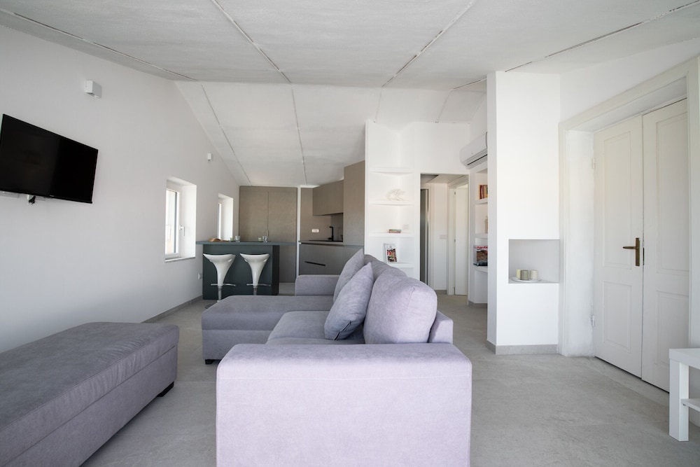Romantic Apartment With Terrace by Wonderful Italy