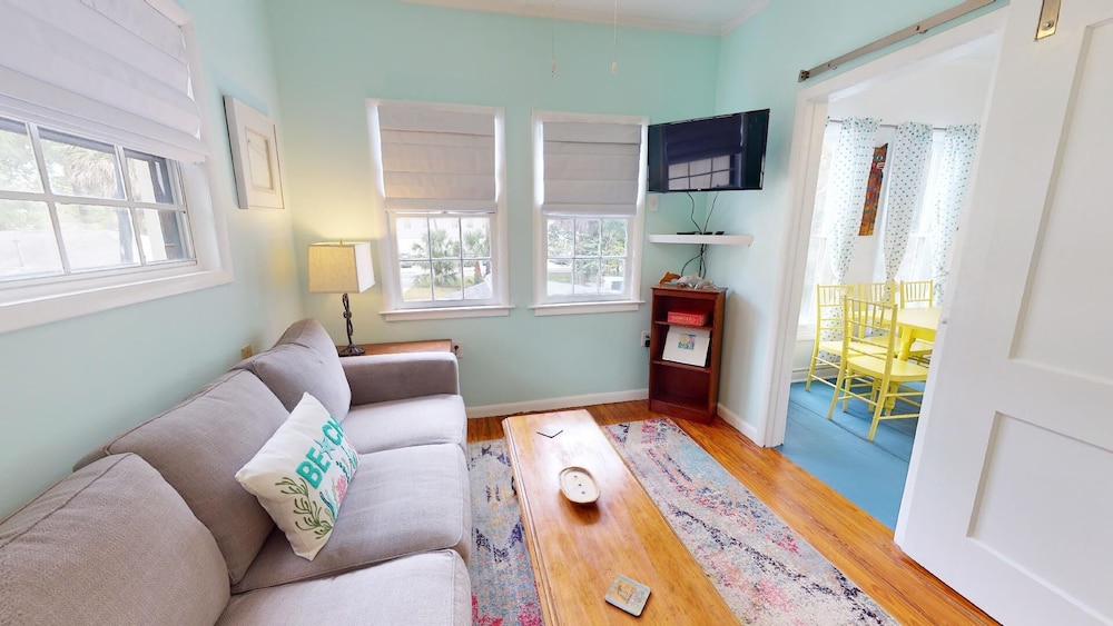 712 2nd Avenue - Upper
