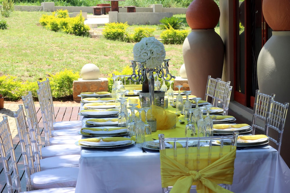 Nahakwe Lodge