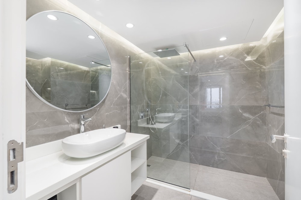 2 Bedroom With Beautiful Full Palm Waters Views