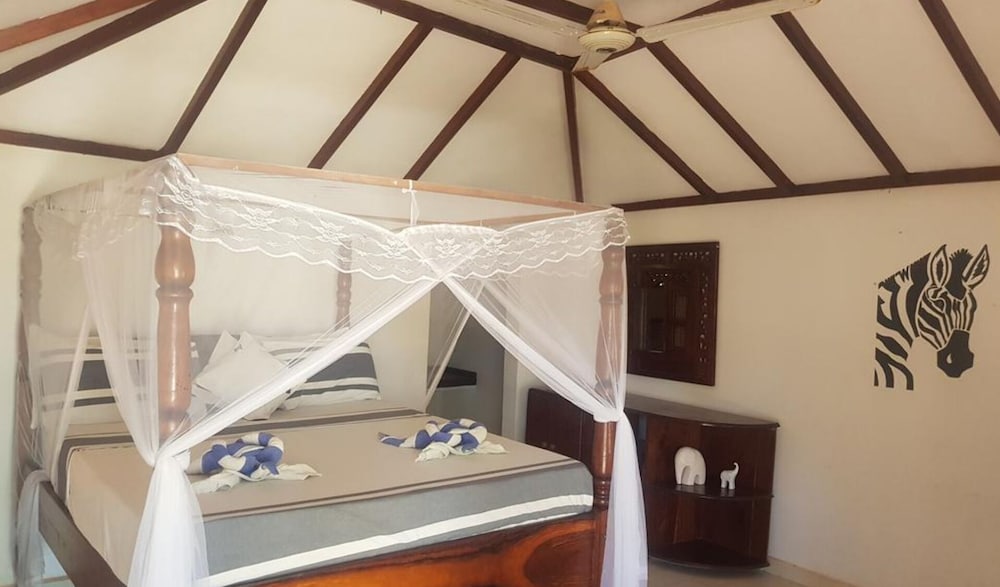 Room in Guest Room - Romantic Room With Access to Beach Ideal for 2 Guests, in Kigomani, Zanzibar view 5