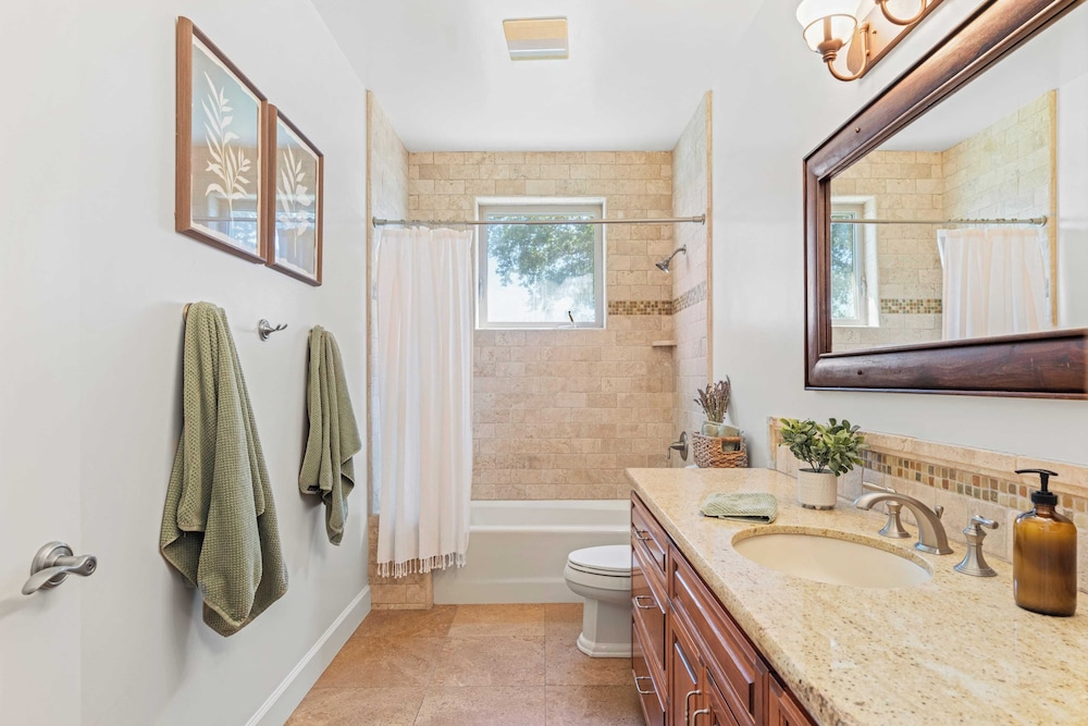 Wine Country Escape w/ Views + Wine Cellar & Gym Caterina Dusi Vineyard by Avantstay