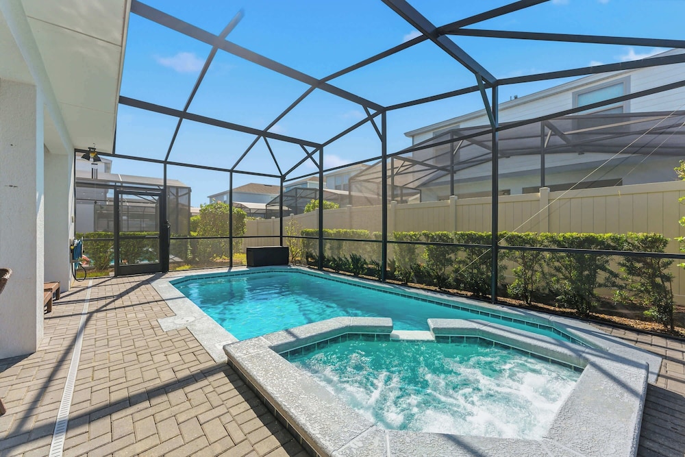 Family 6BR Home, Pool & Game Room