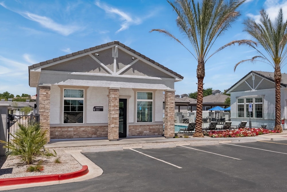Landing Apartments Phoenix - Maryvale Village