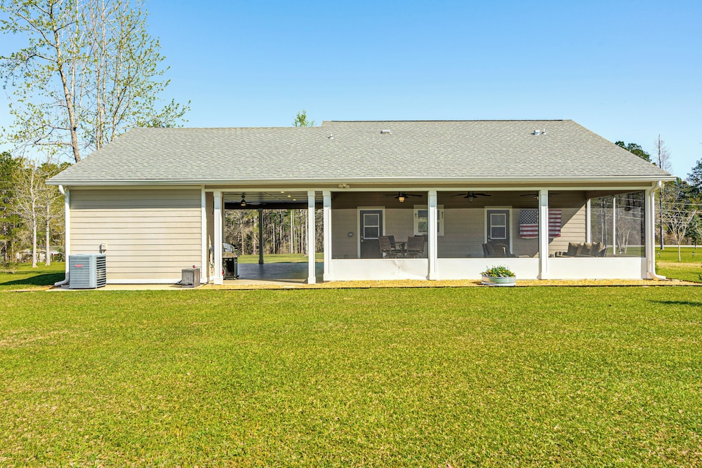 18 Mi to Fsu: Quaint Cottage on 8 Acres w/ Grill!