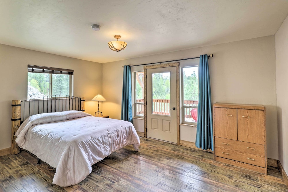 Quiet Riverside Retreat: Hike, Fish & Ski! view 3