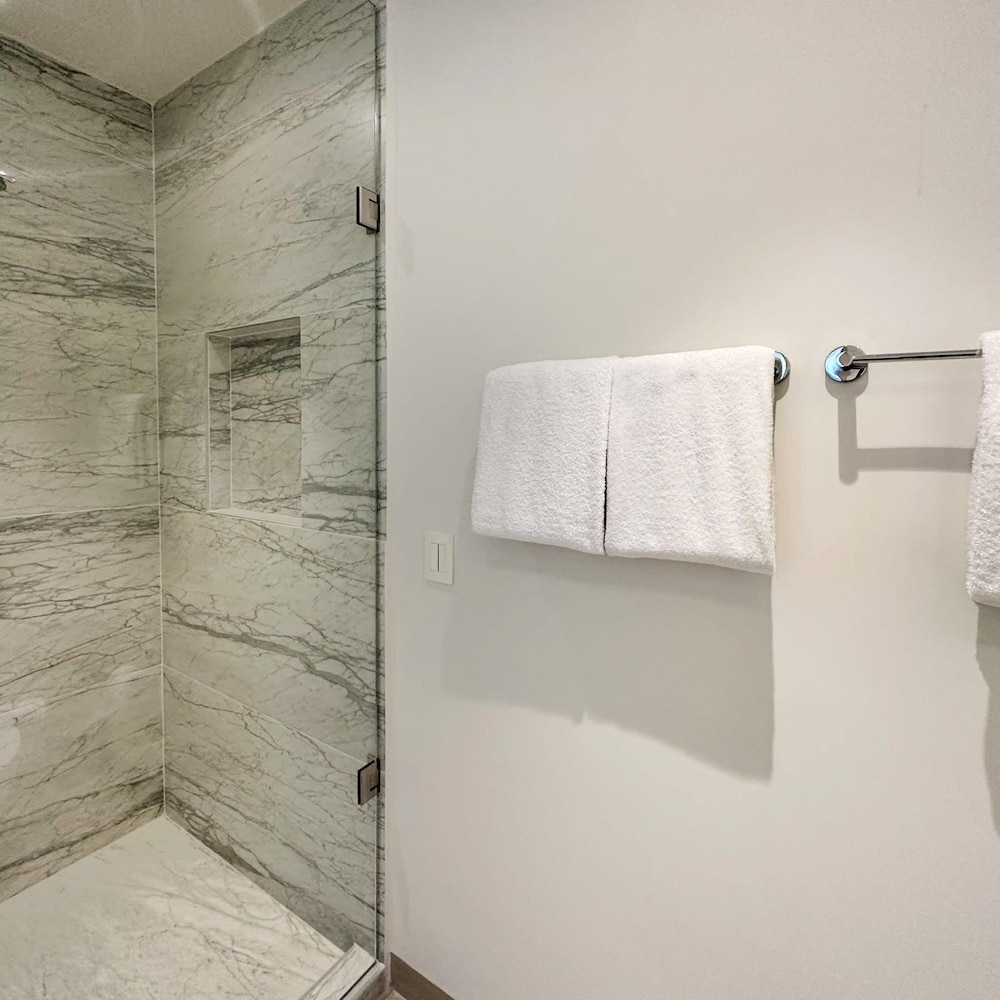 Brand New 6 Bedroom Penthouse