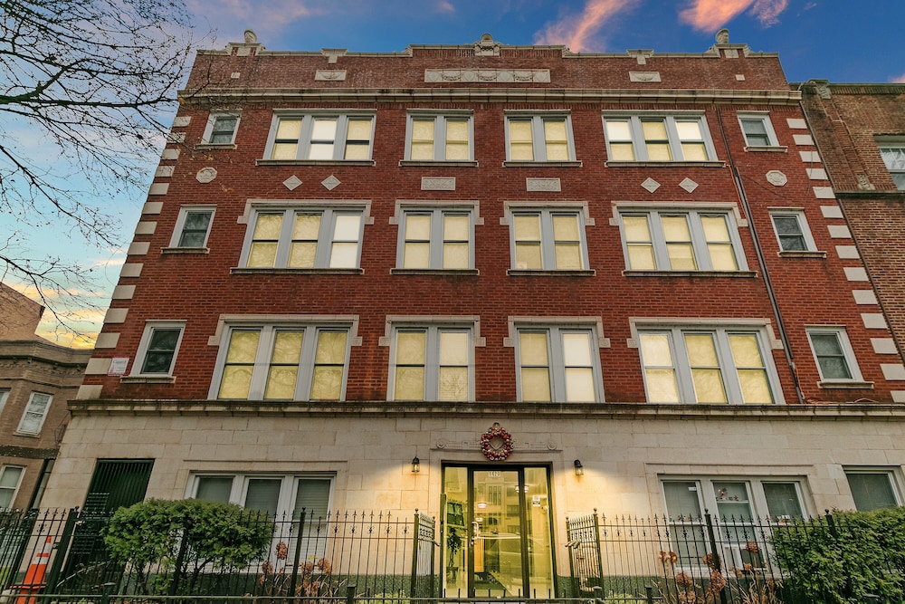 Studio Superb Apt Near Loyola University - Image 1