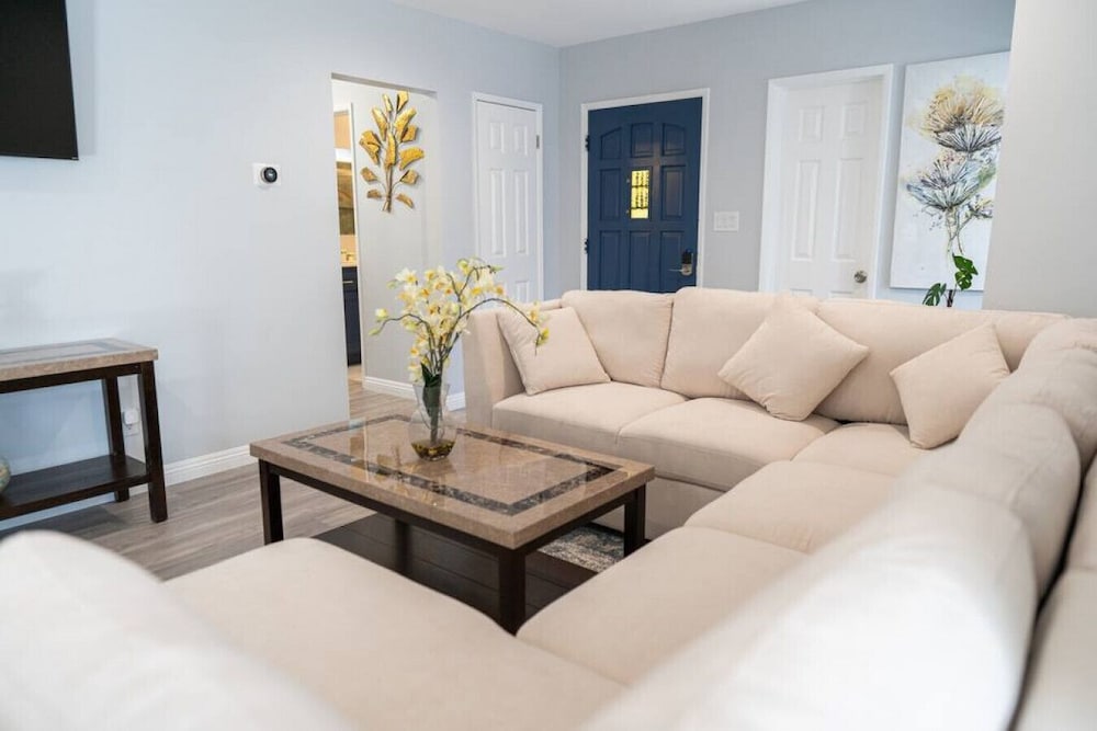 Disneyland 5BR Fullerton House Fully Remodeled 2023 w Garage Fenced Yard p61
