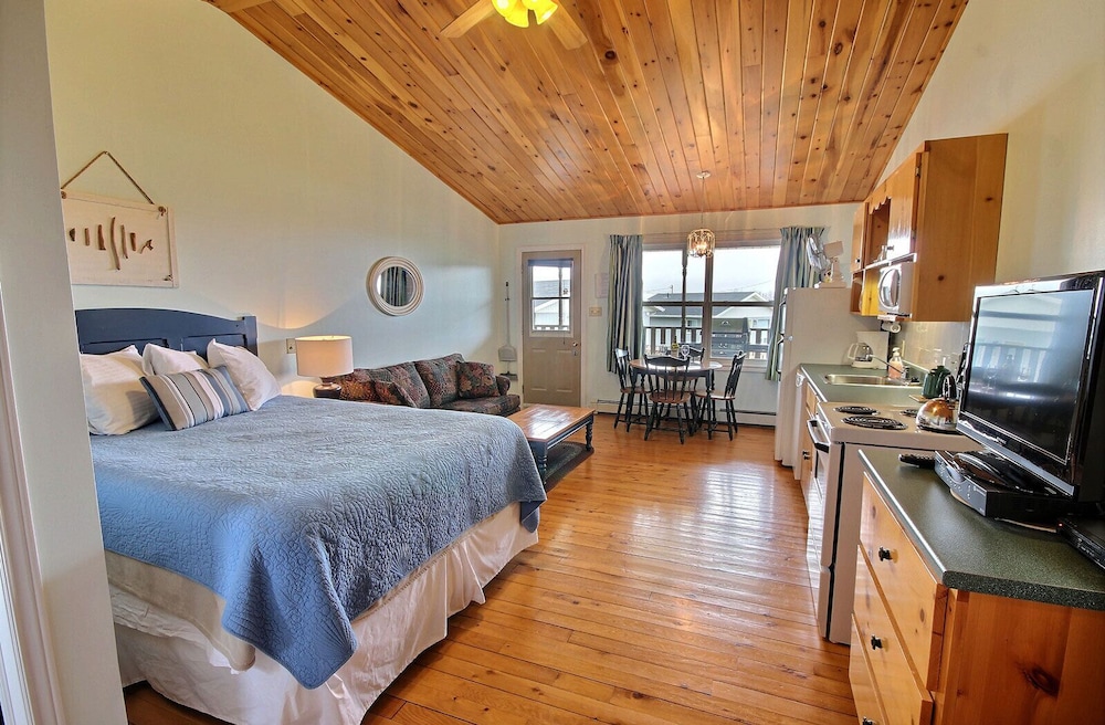 Cavendish Bosom Buddies Cottage Resort - Image 4