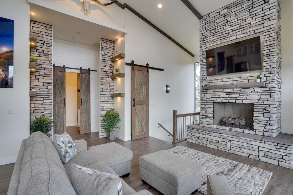 Richfield Vacations - Chic Utah Getaway w/ Fireplace, Sauna  2 Decks! - Property Image 10
