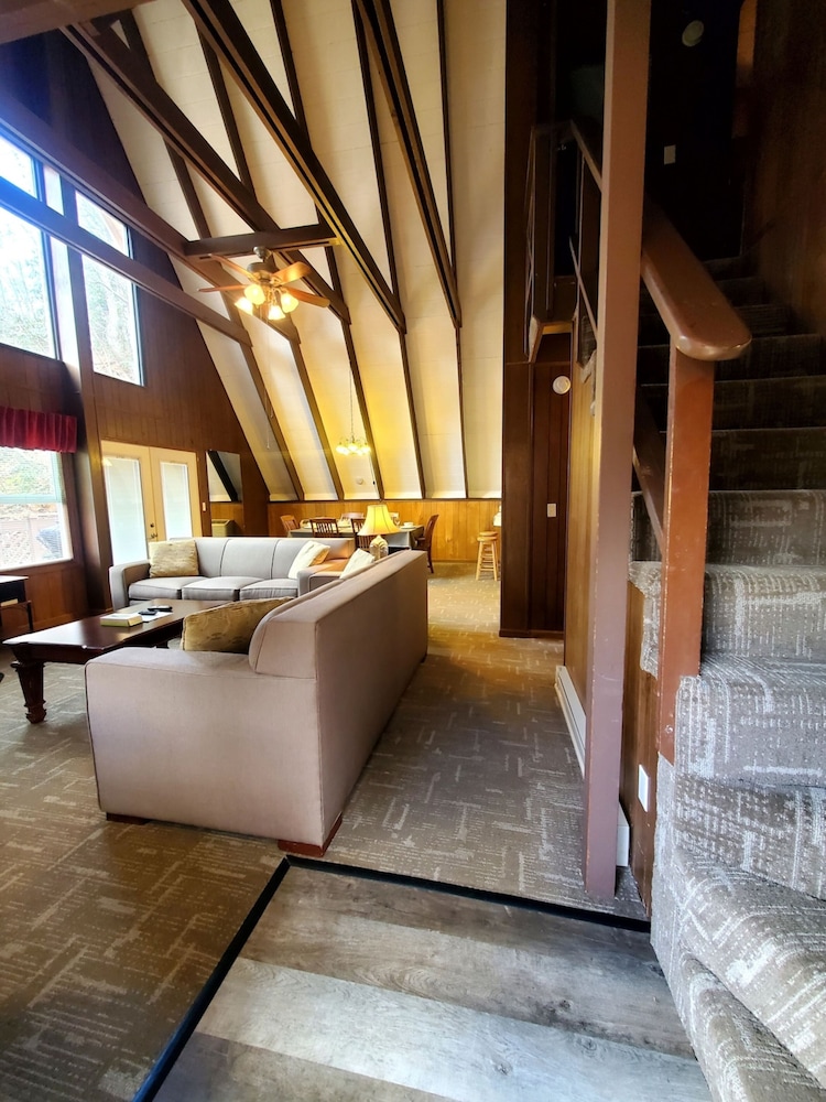 Mountain Getaway - Hidden Creek Chalet