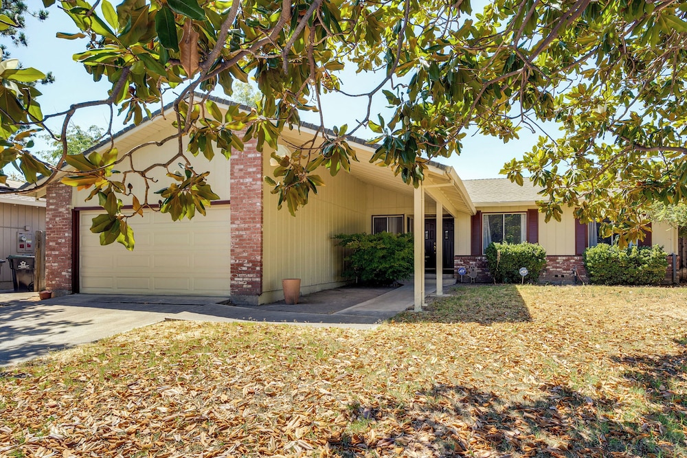 Updated Home in Suburbs - 10 Mi to Dtwn Stockton!