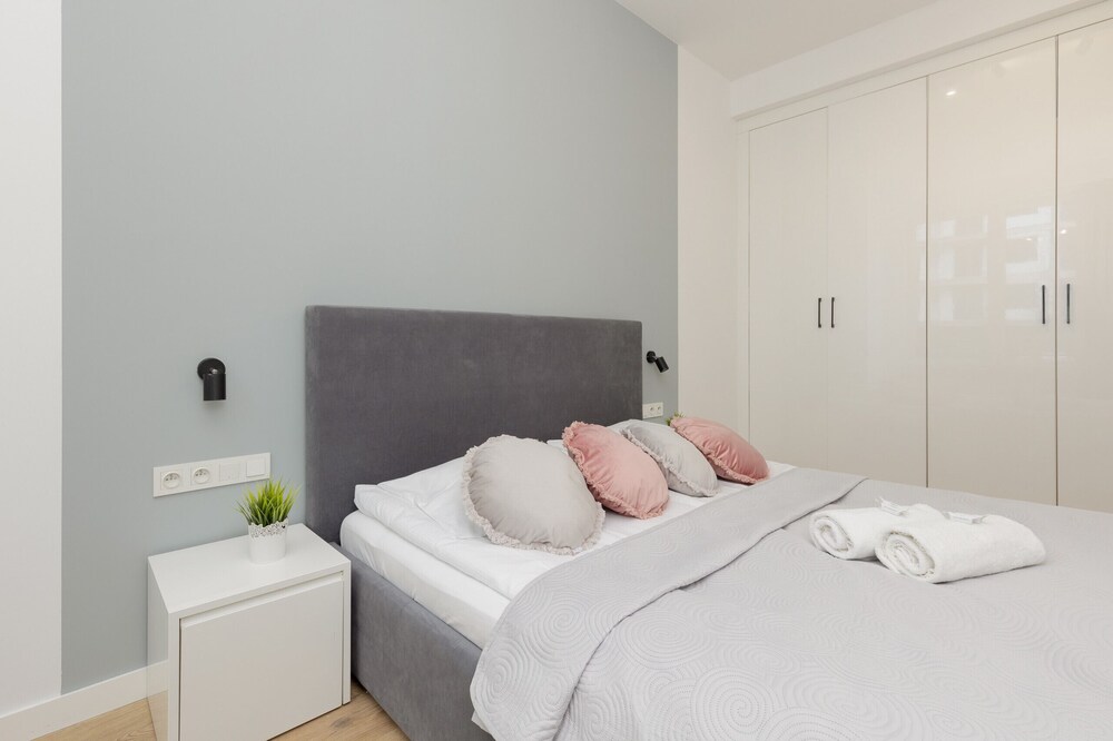 Apartment Warsaw Sławińska by Renters view 5