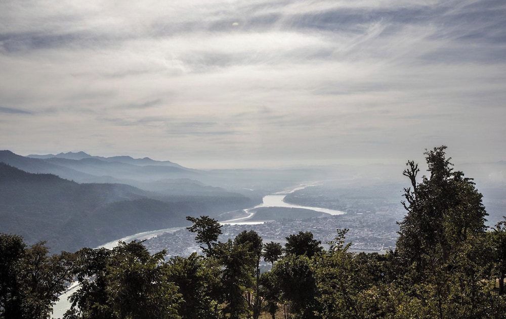 An Extravagant Pushp Villa Overlooking the Ganges