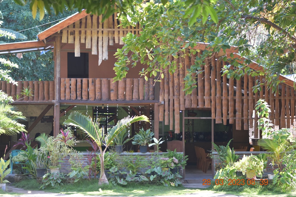 Del Mar Home Stay and Cafe
